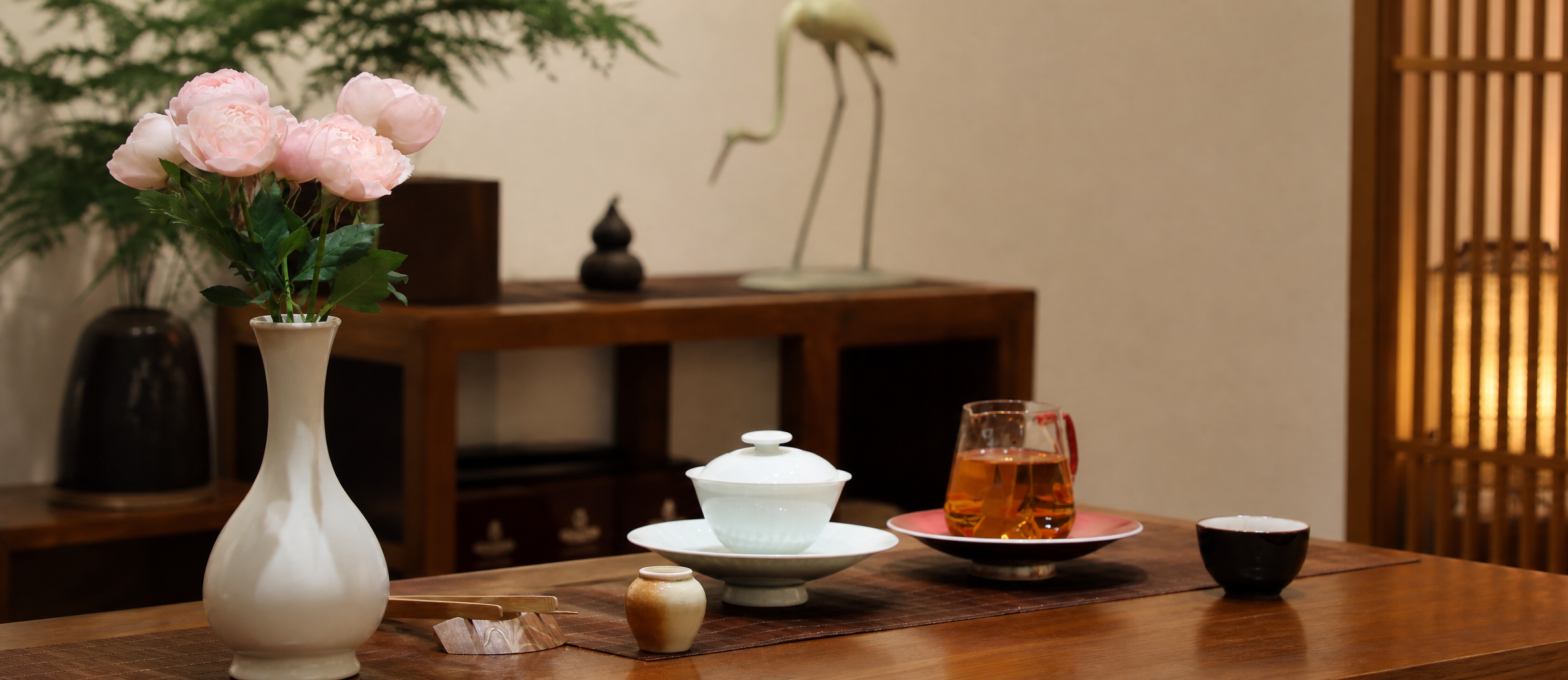 Brew Tea by Hand,
Create a Moment of Your Own