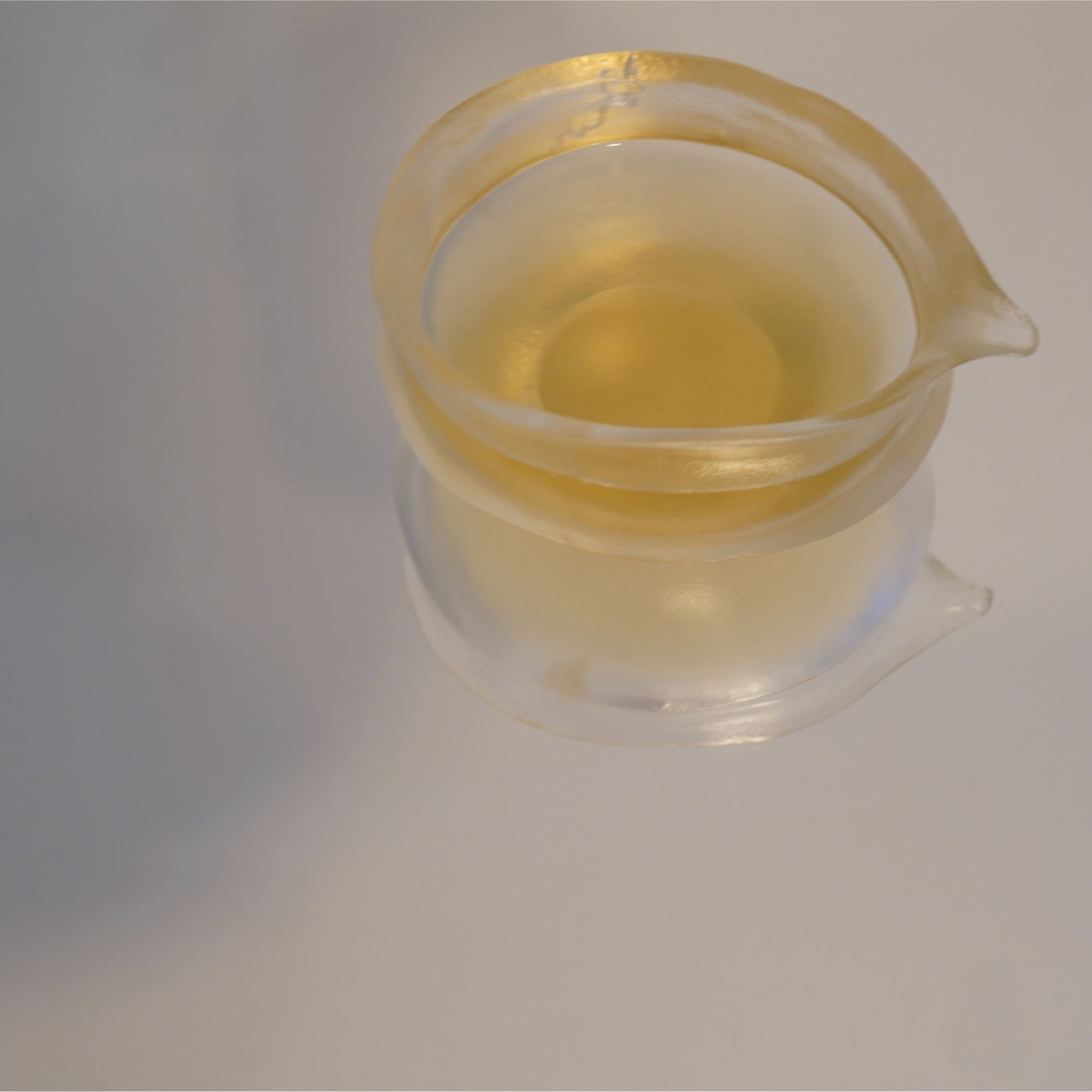 Tealf 易武白茶茶湯 - 清亮剔透，展現極致順滑 (Smooth) 體感，適合日常代謝飲用